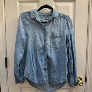 American Eagle Outfitters Lightwash Blue Denim Button Down Shirt